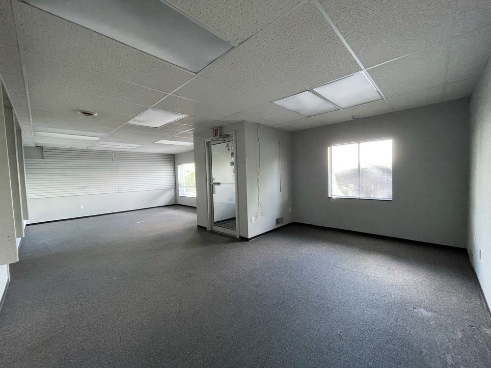 Industrial/Flex: 705 Greenway Dr, Columbus, IN 47201